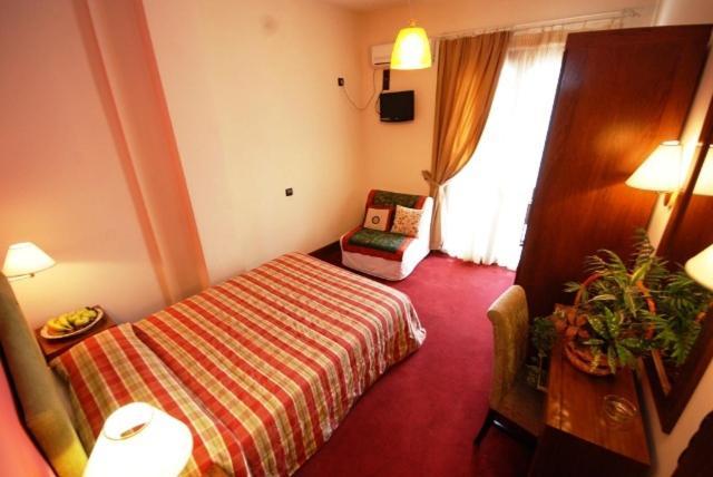 Hotel Elvetia Karpenisi Room photo